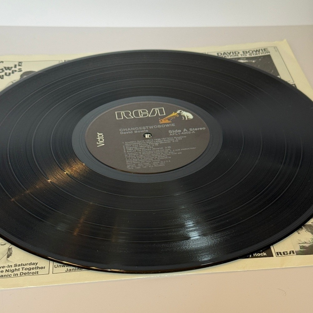David Bowie - Changestwobowie LP 1981 RCA Compilation Vinyl - Picture 4 of 6
